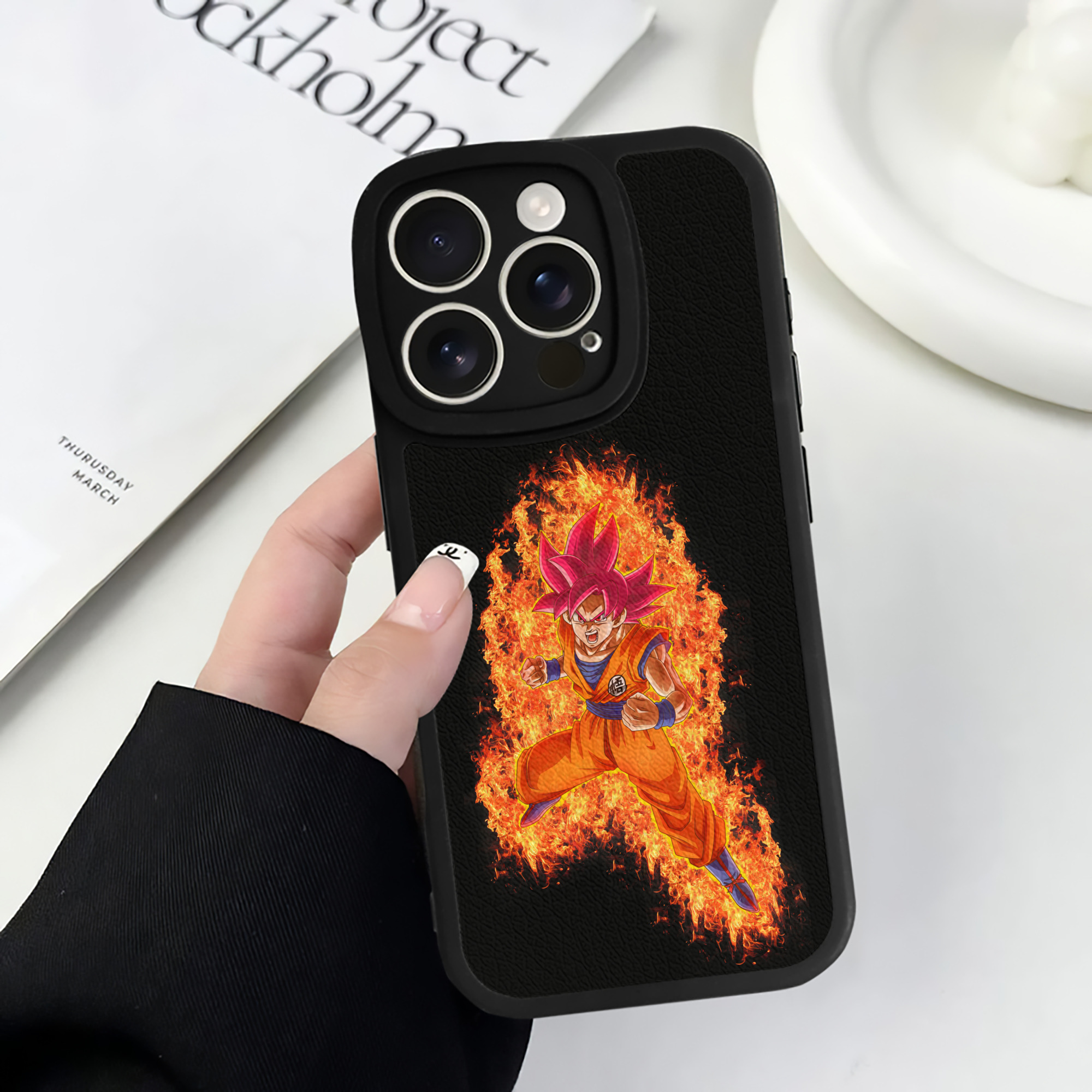 （画像用） ドラゴンボール 孫悟空（そん ごくう）Son Goku カカロット DRAGON BALL Kakarotto 【iPhone 16シリーズ対応】シリコンスマホケース（レザー調） 材質：シリコン